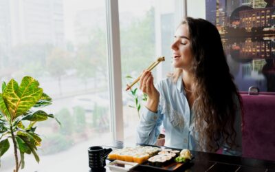 Mindful Eating: The Moment-to-Moment Experience That Improves Your Quality of Life